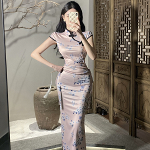 Split short sleeve medium length dress cheongsam