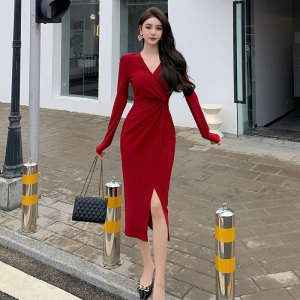 RM766#酒红色V领长袖连衣裙女2023春季新款收腰显瘦设计感打底裙