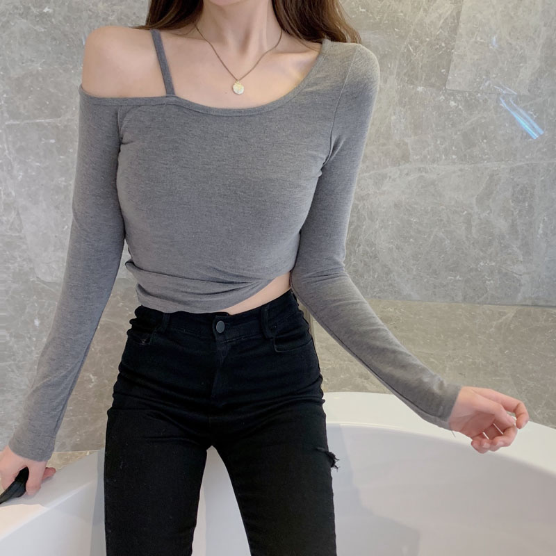 Real shot of off-the-shoulder long-sleeved bottoming shirt with thoughtful design, skin-friendly and slimming effect