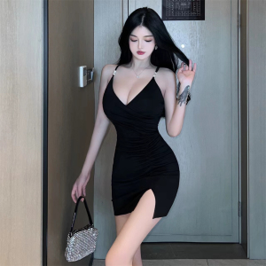 Sexy low-cut pleated slit tight buttock strap dress
