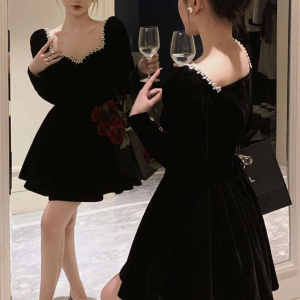 RM1910#黑色方领连衣裙女春夏新款复古丝绒裙子法式茶歇在逃公主小黑裙女