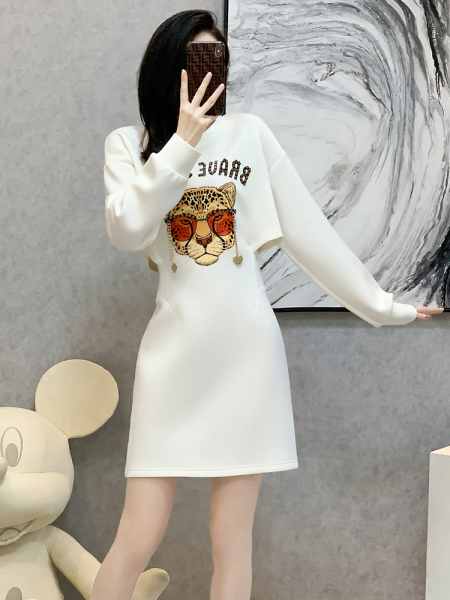 RM955#漂亮白色圆领卫衣女重工洋气中长款卫衣裙小个子