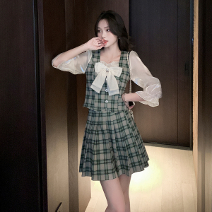 RM480#新款时尚减龄甜美蝴蝶结格子套装短款小个子百褶裙