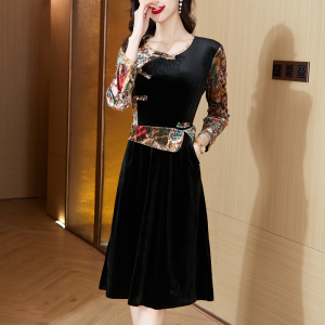 RM583#大码女装2023年春季新款盘扣拼接洋气金丝绒黑色显瘦连衣裙