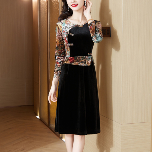 RM583#大码女装2023年春季新款盘扣拼接洋气金丝绒黑色显瘦连衣裙