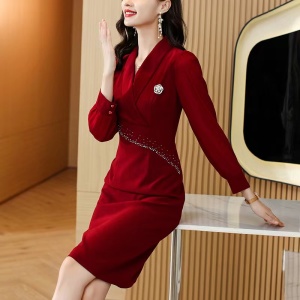 RM24568#红色连衣裙女长袖秋季新款气质女神范V领修身钉珠职业裙子2023