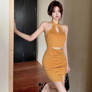 Hollow hanging neck， belly leakage， buttock wrap dress， summer