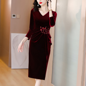 RM3263#酒红丝绒连衣裙女长袖2023新款高端名媛气质喜婆婆婚宴装旗袍
