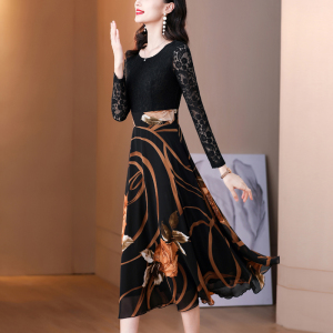RM1543#蕾丝连衣裙2023年秋季新款大码女装修身显瘦圆领镂空长袖中长裙