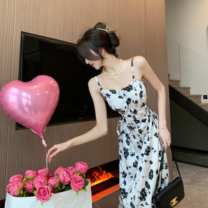 RM4376#复古赫本风高级感气质吊带裙镂空设计绑带大摆渡假长裙