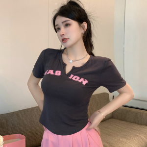 RM3011#韩版V领设计感短款纯欲风短袖T恤字母印花打底衫时尚垫肩上衣