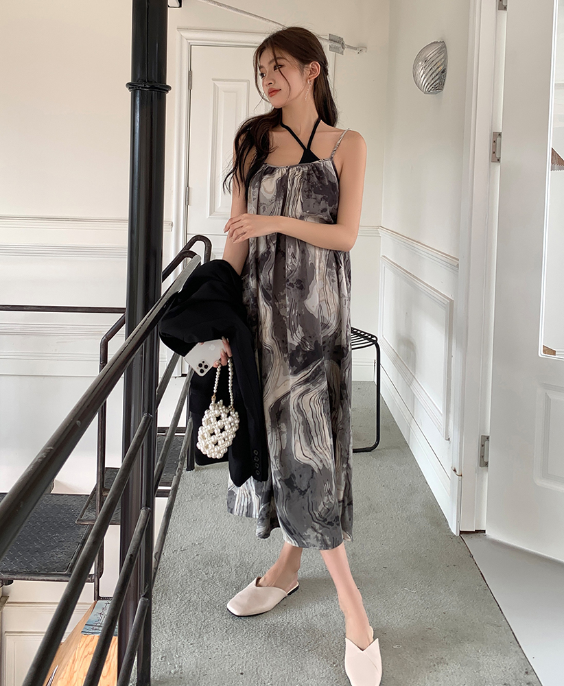 實拍2026春夏新款掛脖設計國風水墨暈染印花吊帶連衣裙女