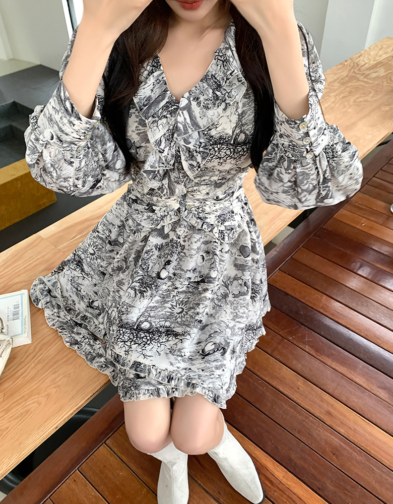 實拍2025秋冬新款設計感水墨畫碎花法式腰封收腰連衣裙女短裙子