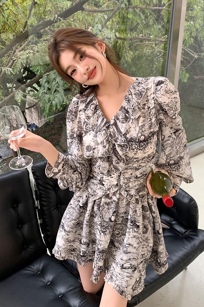 實拍2025秋冬新款設計感水墨畫碎花法式腰封收腰連衣裙女短裙子