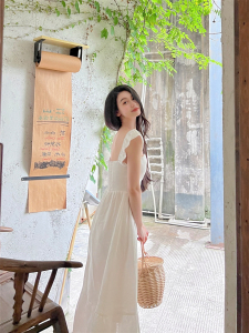 TR31177# 夏季新款高级感法式气质温柔风气质显瘦小飞袖白色方领连衣裙
