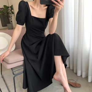 RM2906#黑色短袖连衣裙女夏季新款茶歇方领气质收腰过膝长款赫本风小黑裙