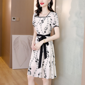 RM4529#夏新气质立体感法式显瘦减龄方领中长款收腰连衣裙