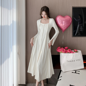 TR20655# 新款法式早春气质方领白色长袖连衣裙女新款高级感长裙 服装批发女装服饰货源