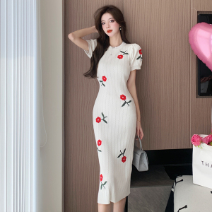 RM19745#气质刺绣玫瑰花针织连衣裙设计师法式泡泡袖新中式裙子女