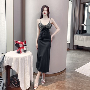Low cut dinner dress with contrasting color stitching， long drawstring dress， formal dress