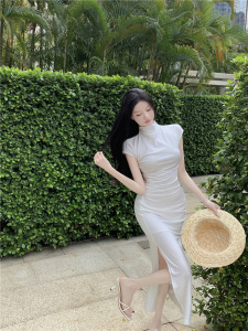 RM3575#白色立领连衣裙女2023早春新款开叉小众设计褶皱长裙子
