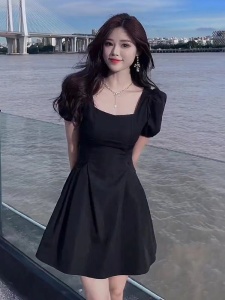RM9898#赫本风小黑裙女夏季新款法式复古方领中长款黑色泡泡袖连衣裙