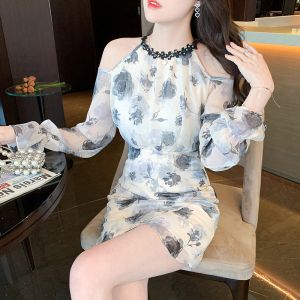 RM5255#夏季新款法式温柔露肩挂脖连衣裙防晒不规则扎染短裙