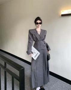 RM8871#韩版排扣西装外套高腰百褶长裙 两件套