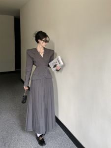 RM8871#韩版排扣西装外套高腰百褶长裙 两件套