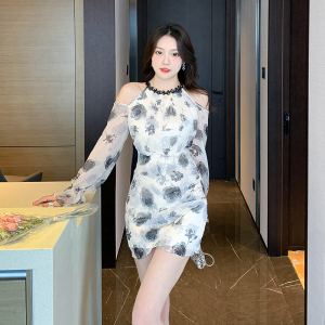 RM5255#夏季新款法式温柔露肩挂脖连衣裙防晒不规则扎染短裙