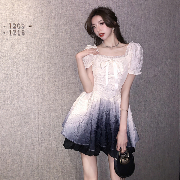 RM5268#夏季新款方领泡泡袖显白甜美渐变短款公主连衣裙