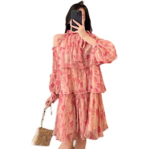 TR26843# 夏季新款度假风露肩粉色蛋糕裙设计感法式惊艳别致碎花连衣裙