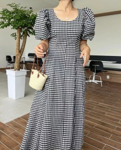 RM5271#韩国chic法式方领泡泡袖甜美风格纹显瘦修身度假长款连衣裙