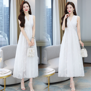 RM5841#刺绣碎花白色连衣裙女夏法式长裙子2023年夏季新款a字裙显瘦夏装