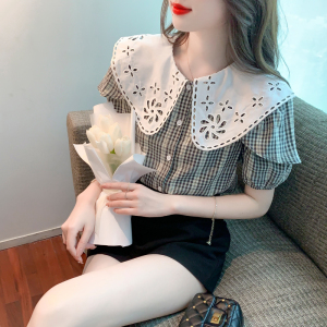 TR19084# 韩国chic夏季法式复古减龄拼色钩花镂空娃娃领泡泡袖格子衬衫上衣