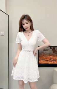 Low-cut V-neck waistband for a slimmer silhouette A-line short sleeve dress