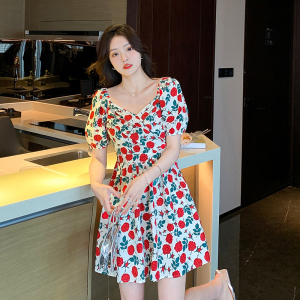 TR43268# 法式复古泡泡袖碎花连衣裙女夏季新款度假风小个子初恋裙子女 服装批发女装批发服饰货源