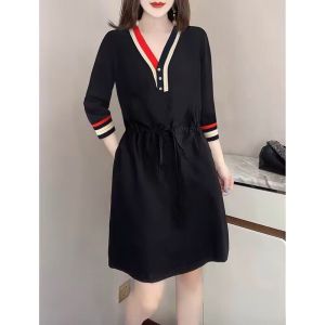 RM12323#赫本风黑色V领收腰显瘦气质七分袖连衣裙女欧洲站2023年春季新款