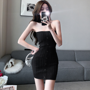 Dating artifact~high-end retro pure desire spicy girl slim fitting neck， bra， and buttocks wrapped dress