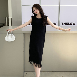 Korean version of fashionable and stylish tassel design， contrasting striped knit dress， women's tank top dress， summer