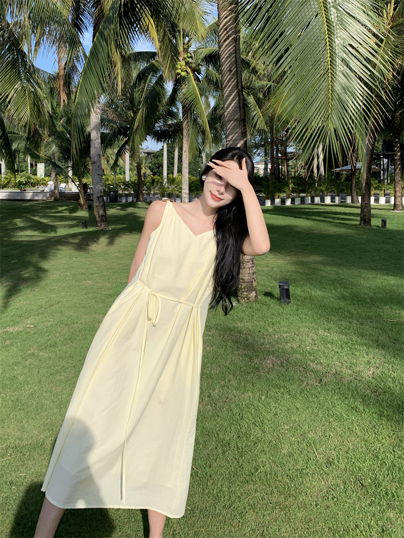 三亞沙灘裙女海邊度假v領性感連衣裙設計感小眾法式氣質吊帶長裙