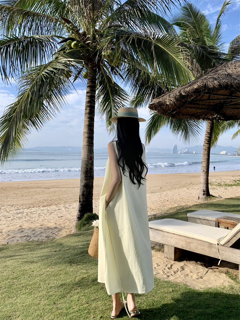 三亞沙灘裙女海邊度假v領性感連衣裙設計感小眾法式氣質吊帶長裙