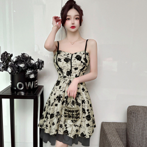 New French Spicy Girl Dress in Real Time Shooting: Female Pure Desire， Small Figure， Small Crowd， A-line Fragmented Flow