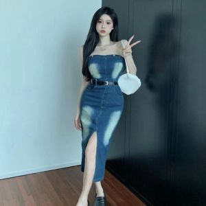 Real time shoot of one shoulder strapless denim dress for women in summer， high-end temperament， waistband， sexy， spicy 