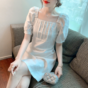 RM5593#夏季新款网红爆款法式方领绣花小个子A字连衣裙