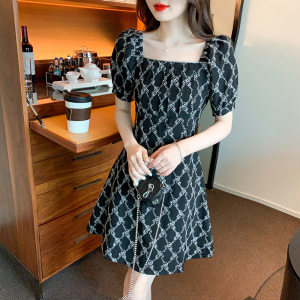 RM5593#夏季新款网红爆款法式方领绣花小个子A字连衣裙