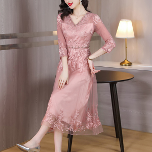 RM5752#名媛气质重工绣花网纱连衣裙女2023春夏新款V领镶钻刺绣长裙