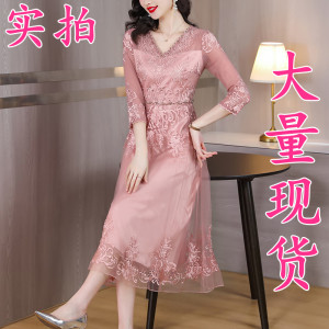 RM5752#名媛气质重工绣花网纱连衣裙女2023春夏新款V领镶钻刺绣长裙