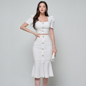 Short top with waistband and buttocks， fishtail skirt set