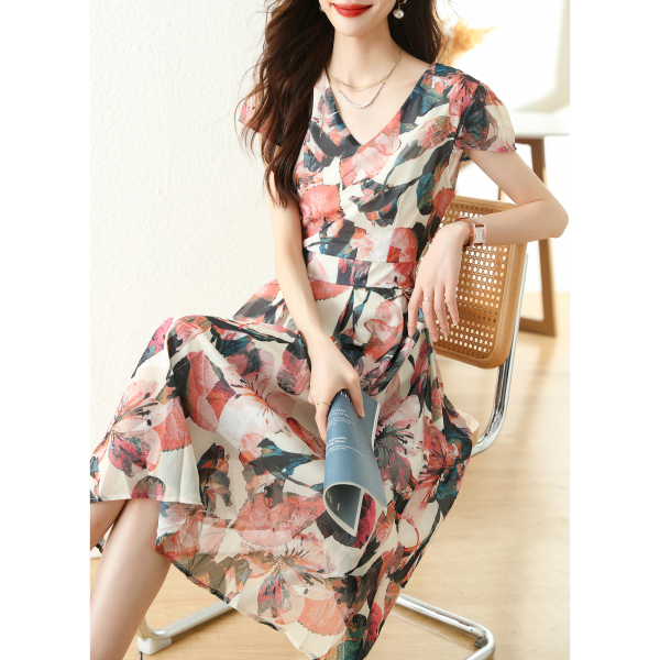 RM5624#时髦洋气印花V领连衣裙2023夏季新款设计感收身显瘦中长裙子